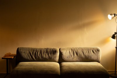 De vaste plafondlamp verdwijnt uit de woonkamer